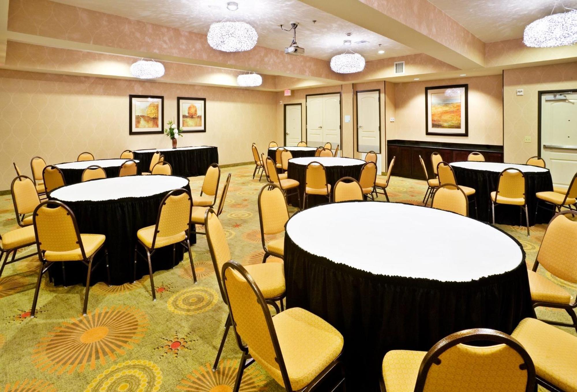 Holiday Inn Express & Suites Dallas East - Fair Park By Ihg Exterior photo