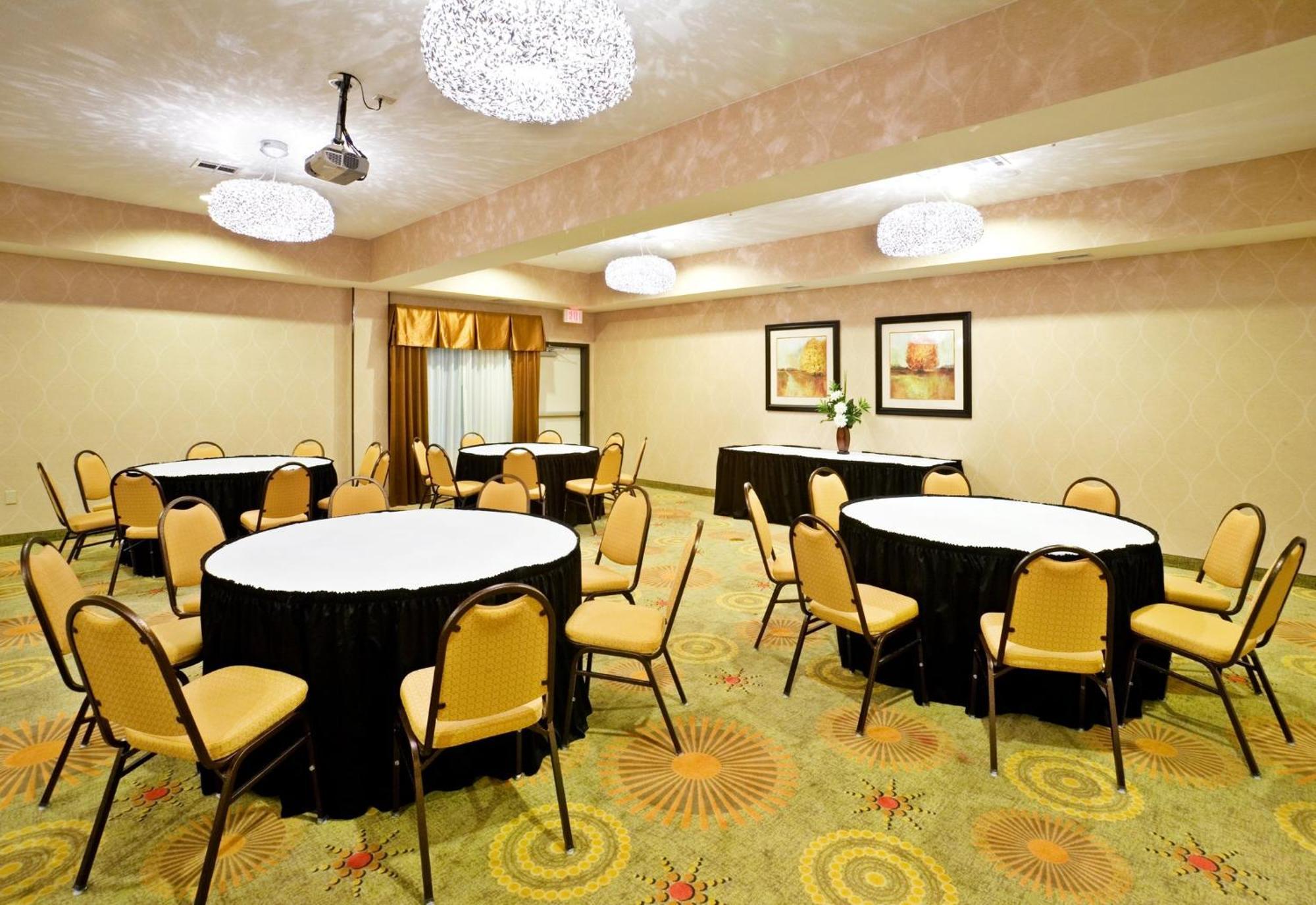 Holiday Inn Express & Suites Dallas East - Fair Park By Ihg Exterior photo